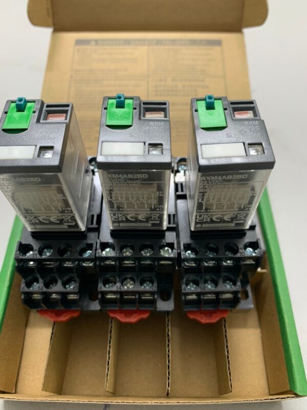 Ro-le-kieng-RXM4AB2BD-Schneider-24VDC-6A-14-chan2.jpg